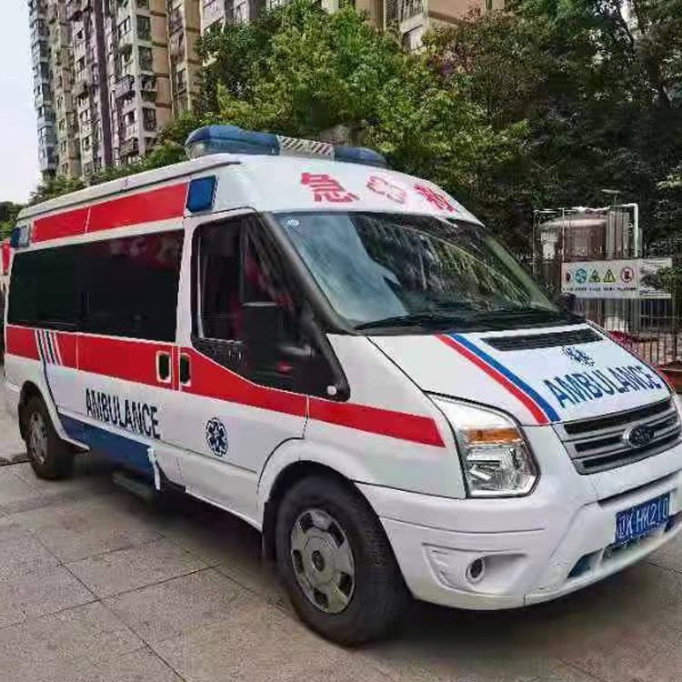 群英乡长途救护车护送病人返乡